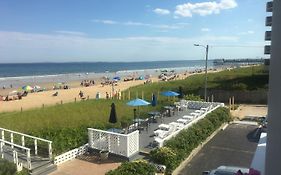 Sandpiper Beachfront Motel